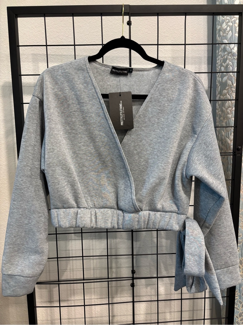 PrettyLittleThing Light Gray Wrap Cropped V‑Neck Sweater